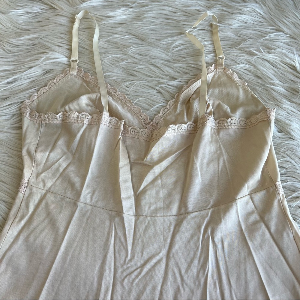 Vintage Sears Full Slip Dress Womens 34 Nylon Coquette Tiered Lace 80s Beige - Picture 7 of 9